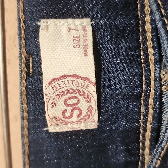 So Distressed capris - Picture 3 of 3